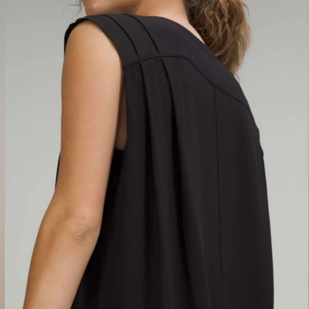 Lululemon Modal Pleated Shoulder Tank Top in Black